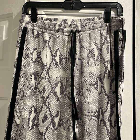 NWT Michael Lauren Cropped Sweatpants, Size Medium - Picture 2 of 8